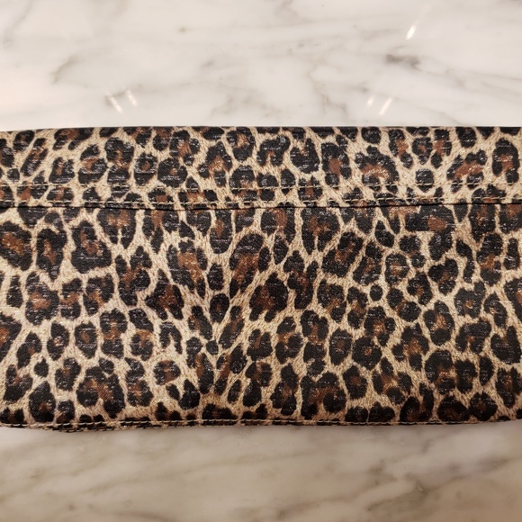 GUESS Leopard Print Clutch/Purse/Handbag - Picture 5 of 5